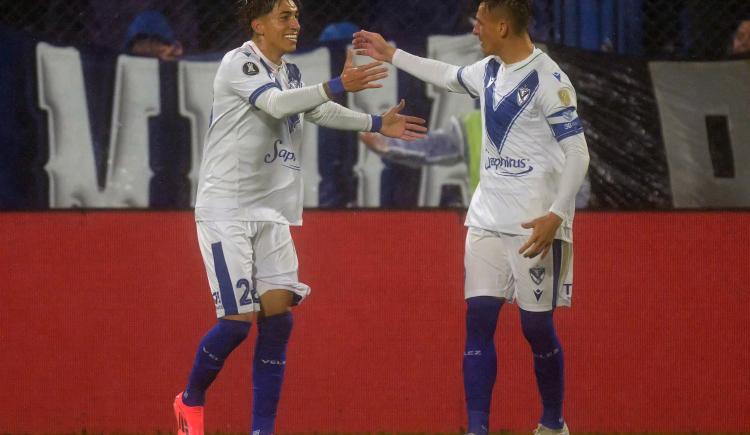 Imagen de Vélez eliminó a Fortaleza y protagonizará un duelo argentino ante Racing