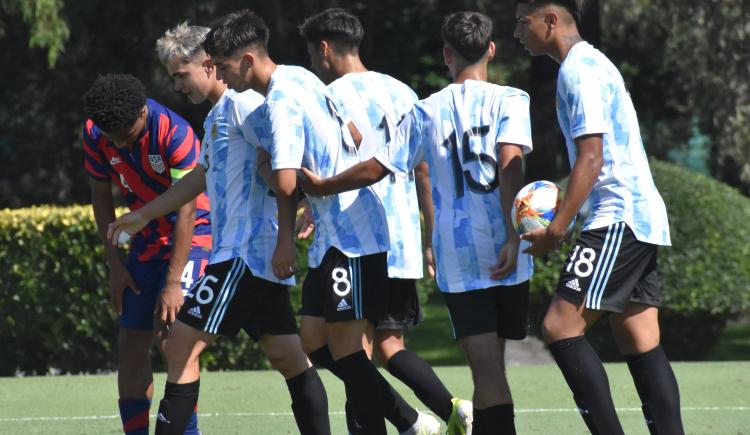 Imagen de Triunfo de la Sub 17 en el debut del VAR en Ezeiza