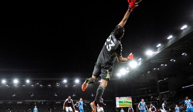 Imagen de Dibu Martínez mantuvo su arco en cero y Aston Villa da pelea en la Premier League