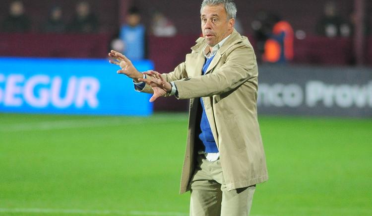 Imagen de Sorpresa: Lucas Pusineri dejó de ser el entrenador de Atlético Tucumán