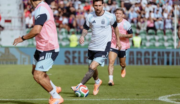 Imagen de Nadie se lo quiso perder: Argentina se entrenó a estadio lleno en Elche