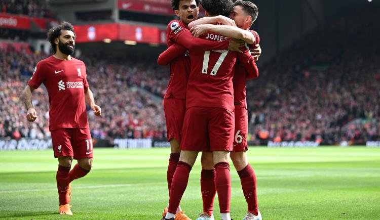 Imagen de Partido de locos en Anfield: 7 goles, abandono de hinchas y ¡lesión de Klopp!