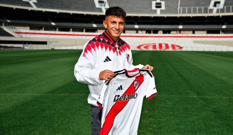 Imagen de Refuerzo Millonario y estelar: Thiago Almada fue presentado y se entrenó en River