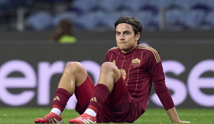 Imagen de Un patadón de Alan Varela sacó de la cancha a Paulo Dybala