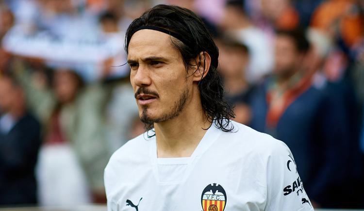 Imagen de Edinson Cavani, a un paso de rescindir con Valencia y llegar a Boca