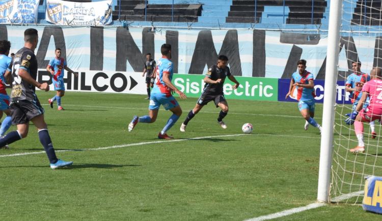 Imagen de ATLÉTICO TUCUMÁN Y ARSENAL NO SE SACARON VENTAJAS