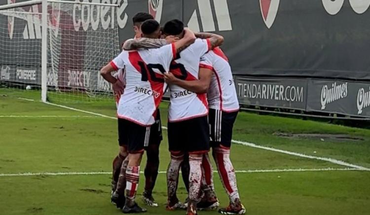 Imagen de Agustín Ruberto anotó un gol en Reserva con Demichelis en la tribuna