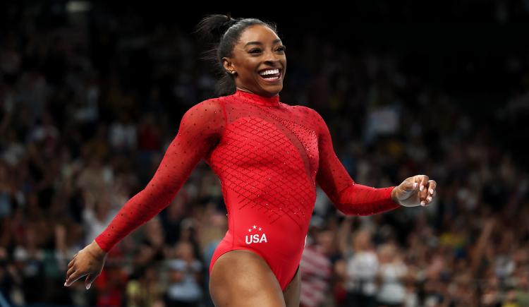 Imagen de Simone Biles saltó hacia su tercer oro en París