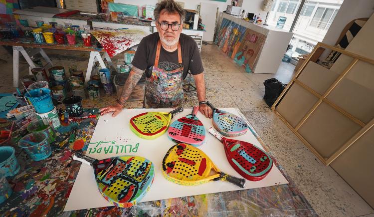Imagen de El hombre que convirtió seis paletas de pádel en obras de arte