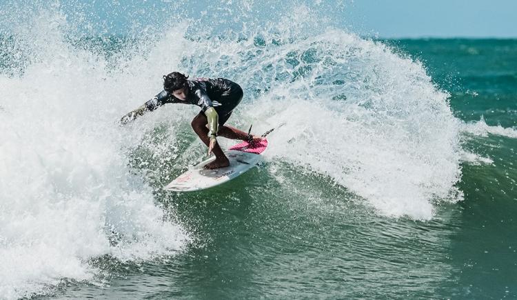 Imagen de El boom del semillero del surf argentino: torneo en Mar del Plata y campus en Hawaii