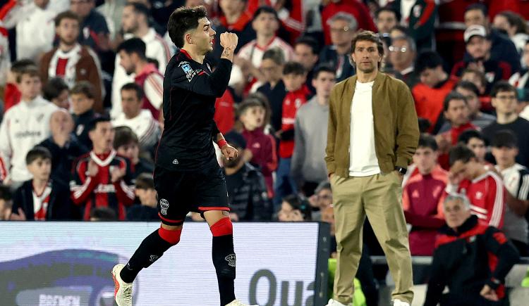 Imagen de Le pinchó el Globo: River perdió 2-1 con Huracán y sumó su primera derrota con Ponzio