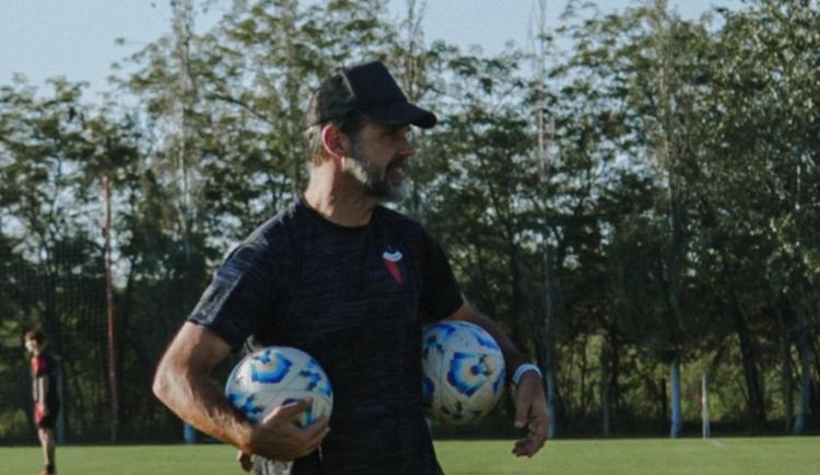 Imagen de Colón presentó a su nuevo entrenador en medio de la crisis