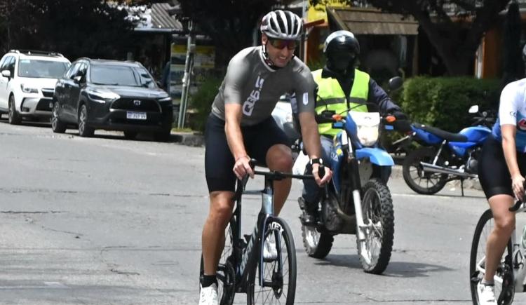 Imagen de Campeones del mundo y ciclistas: Lionel Scaloni y Pablo Aimar participaron del Gran Fondo Siete Lagos
