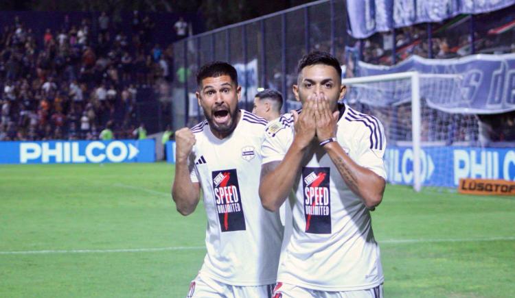 Imagen de Riestra le ganó 2-1 a Independiente Rivadavia, salió del fondo y hundió a los mendocinos