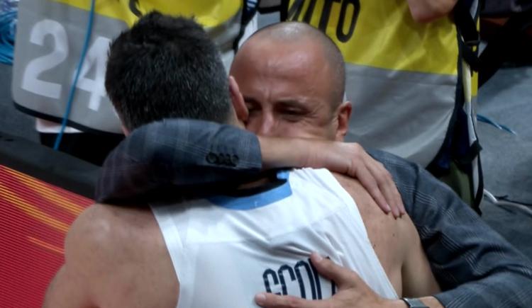 Imagen de El abrazo de Manu y Luifa