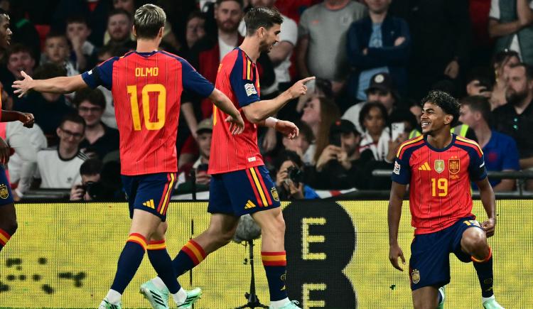 Imagen de España se estrenó como campeón del mundo con una remontada ante Inglaterra