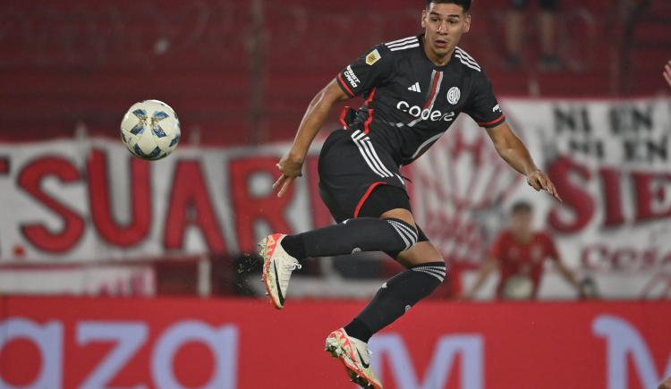 Imagen de A milímetros de un debut soñado: a los 2' el VAR le anuló un gol a Daniel Zabala