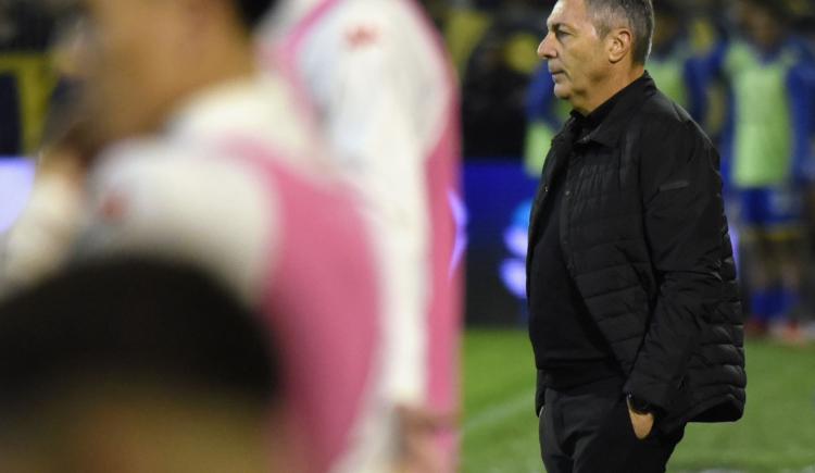 Imagen de Después del cimbronazo: las definiciones y el pedido del técnico de Huracán