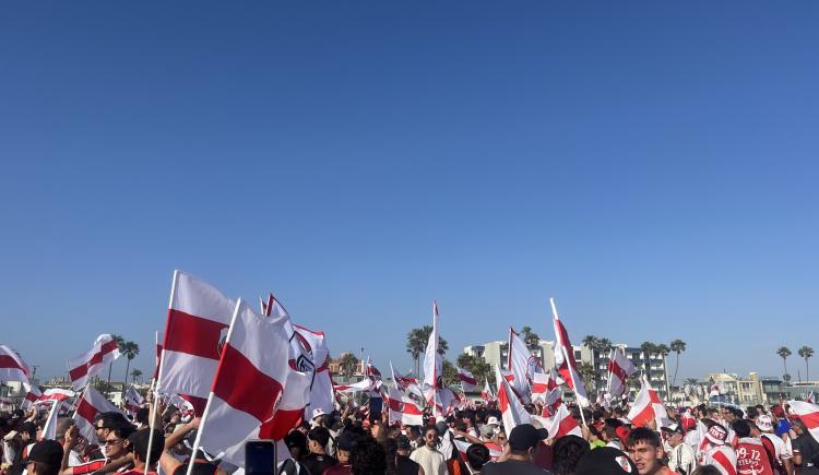 Imagen de De bandera la ilusión: River copó las playas de Los Ángeles