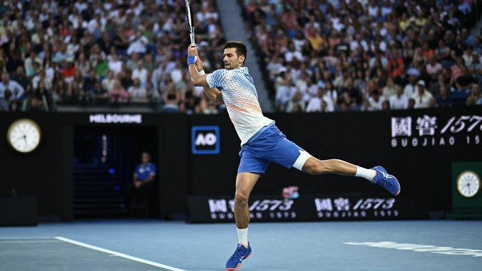 Imagen de Novak Djokovic avanzó sin inconvenientes a cuartos de final en Australia