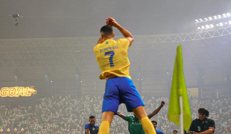 Imagen de Cristiano Ronaldo, el genio de la lámpara en un clásico árabe