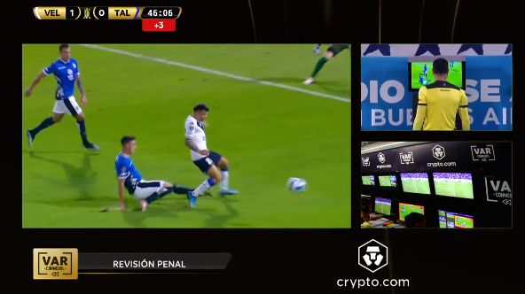 Imagen de Roldán fue al VAR y no sancionó un posible penal para Vélez