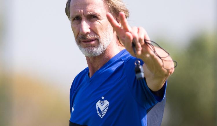 Imagen de Gareca dirigió su primera práctica en Vélez