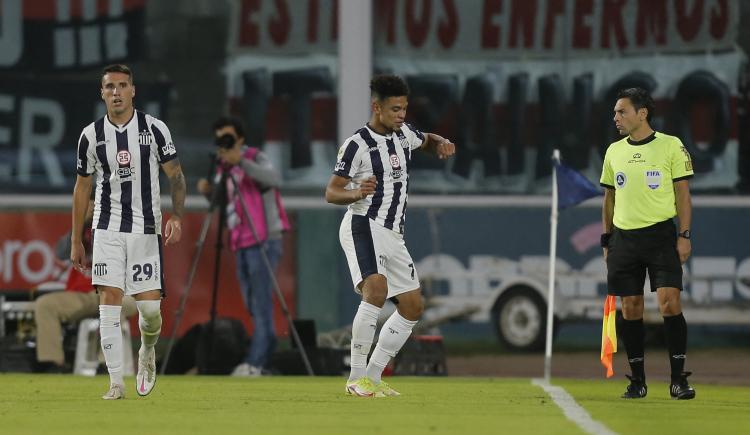 Imagen de La emotiva iniciativa de Diego Valoyes con una fanática de Talleres