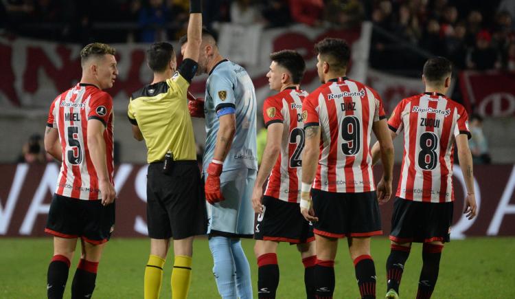 Imagen de Andújar, tras la eliminación: "No vamos a poner de excusa al VAR"
