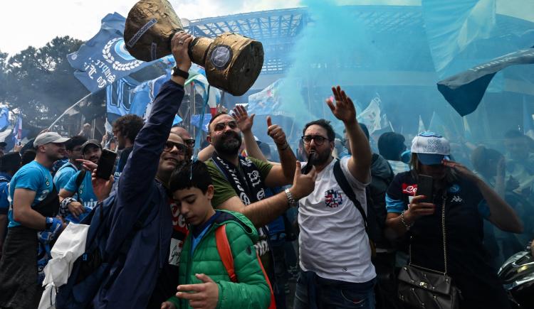 Imagen de Las calles de Nápoles vibraron con la derrota de Lazio