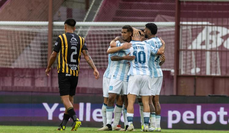 Imagen de Con Salas como figura, Racing debutó con victoria en la Copa Argentina
