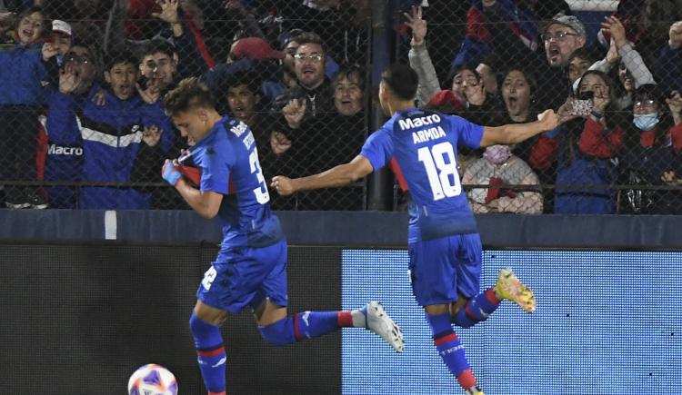 Imagen de Tigre goleó de la mano de Mateo Retegui y se afianza en zona de Sudamericana