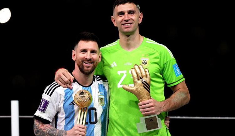 Imagen de Lionel Messi y Dibu Martínez, nominados a un equipo ideal