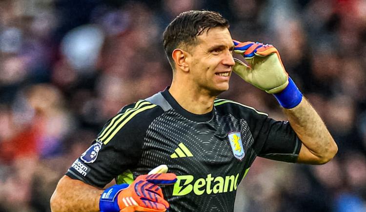 Imagen de Dibu siendo Dibu: Emiliano Martínez, héroe en la victoria de Aston Villa