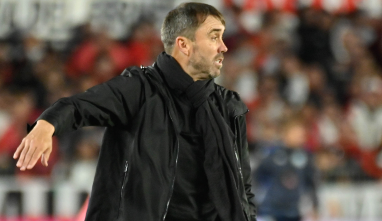 Imagen de Eduardo Coudet fue muy autocrítico con el rendimiento de River y le pidió perdón a los hinchas por un gesto para solicitar aliento
