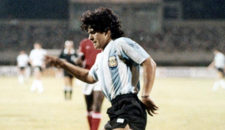 Imagen de HUGO MARADONA, MANO A MANO CON EL GRÁFICO