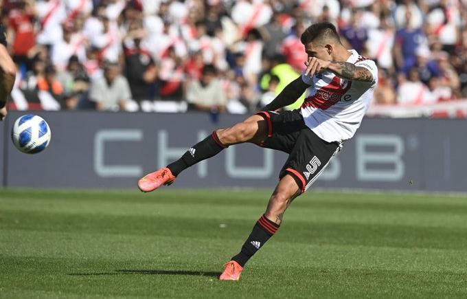 Imagen de Bruno Zuculini, tremendo golazo y emotivo abrazo con Marcelo Gallardo