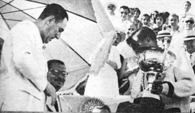 Imagen de Juan Domingo Perón, el único presidente que entregó el trofeo en el Buenos Aires