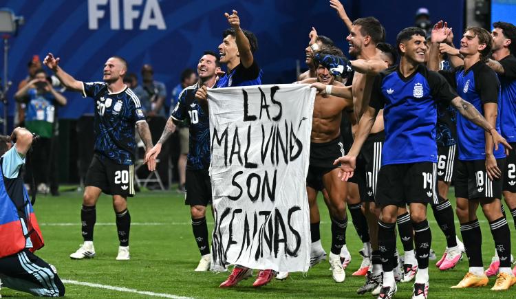 Imagen de La FIFA le abrió un expediente disciplinario a Argentina por la bandera de Malvinas y los incidentes vs. España