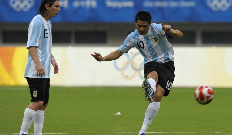 Imagen de Espejos del destino: El día que Messi y Riquelme compartieron cumpleaños y una marca única en las Copas del Mundo