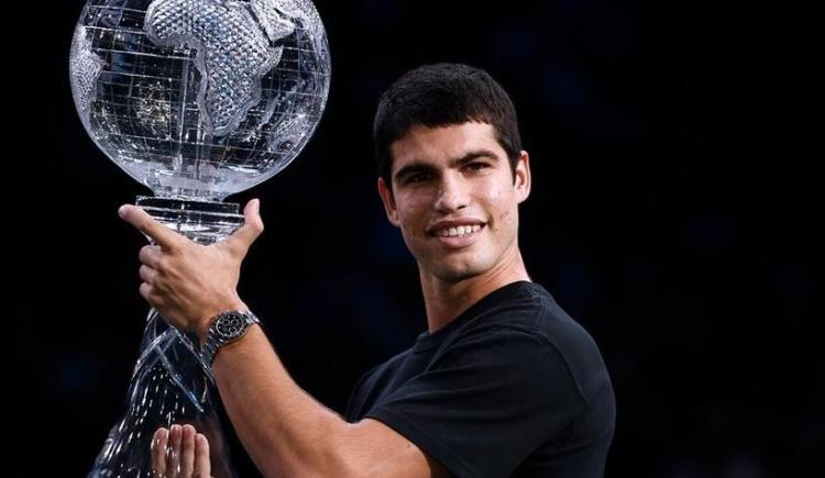 Imagen de Carlos Alcaraz recibió el premio como número uno del mundo