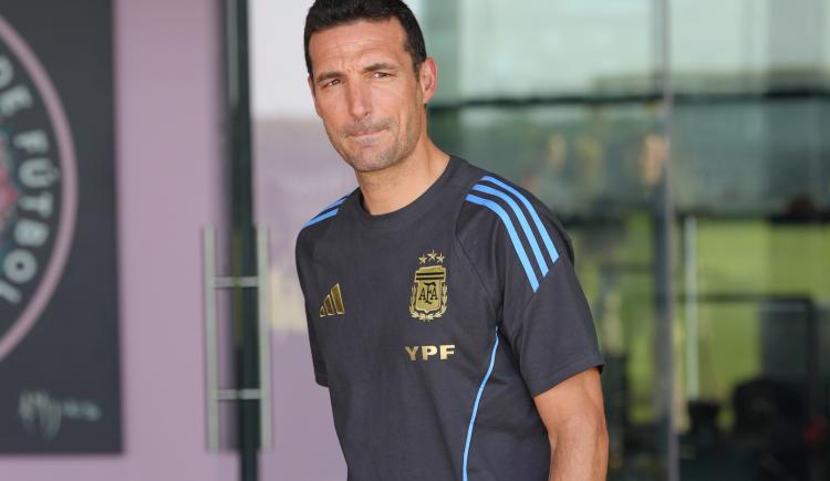 Imagen de Lionel Scaloni, entre Ecuador, "el mono de trabajo" y la pulseada por ser el 9