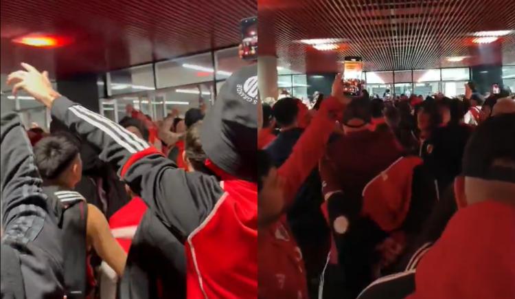 Imagen de River, en llamas: Los hinchas explotaron en el hall y pidieron por la vuelta de Ramón Díaz