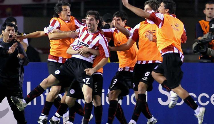 Imagen de Todos los mano a mano de Estudiantes ante brasileños en Copa Libertadores