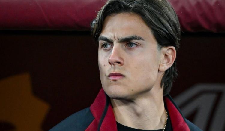 Imagen de Dybala mostró las camisetas de Boca de Riquelme y Paredes e hizo una revelación