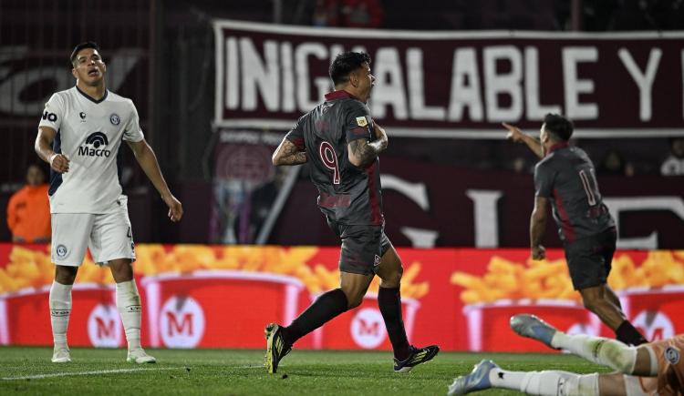Imagen de Walter Bou cortó una larga racha sin convertir y le dio el triunfo a Lanús