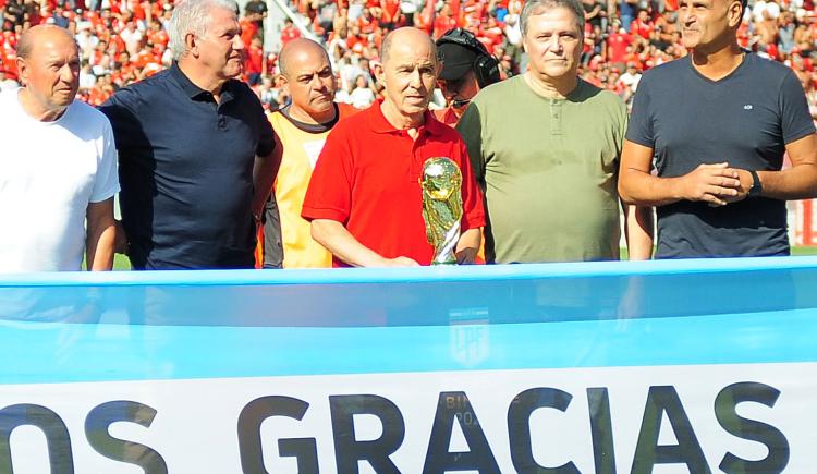 Imagen de Independiente homenajeó a sus campeones del mundo