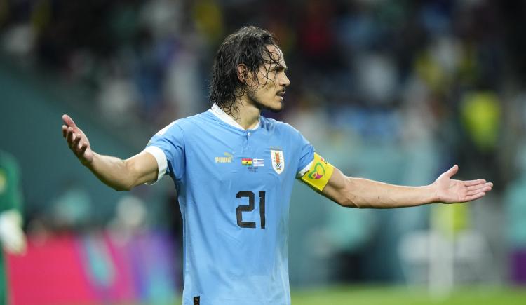 Imagen de La furia de Edinson Cavani con el VAR