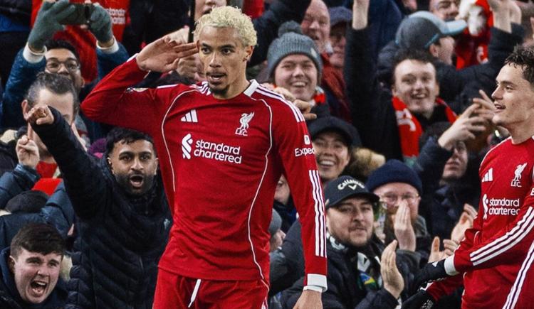 Imagen de El guiño de Liverpool a una de las bandas más icónicas del rock nacional