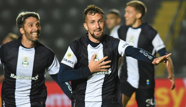 Imagen de Gimnasia eliminó a Atlético Tucumán con el tiro del final